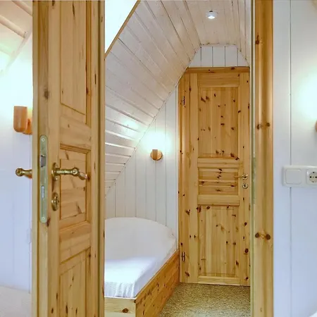 An Der Steilkueste Finnhuette 02